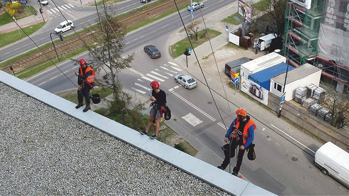 Extremal - Prace wysokościowe, usługi wysokościowe - Kraków, mycie elwacji, mycie okien na wysokości