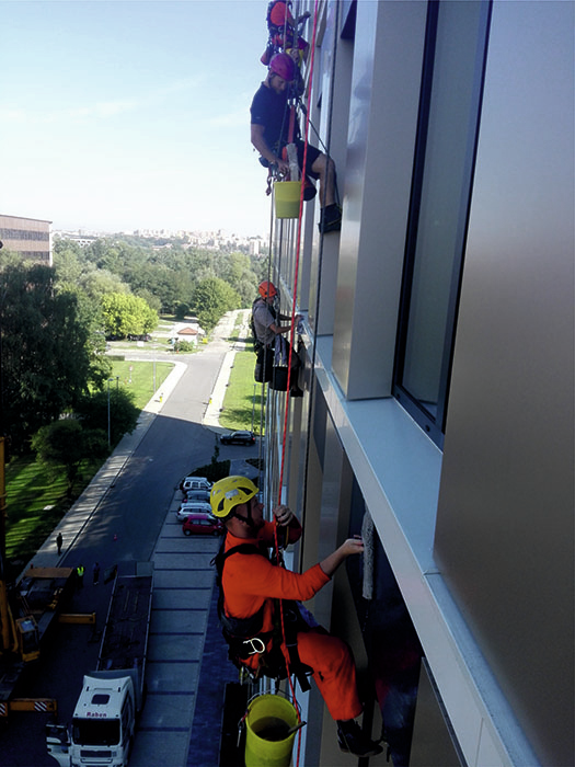 Prace wysokościowe, usługi wysokościowe - Kraków, mycie elwacji, mycie okien na wysokości