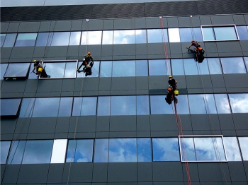 Prace wysokościowe, usługi wysokościowe - Kraków, mycie elwacji, mycie okien na wysokości