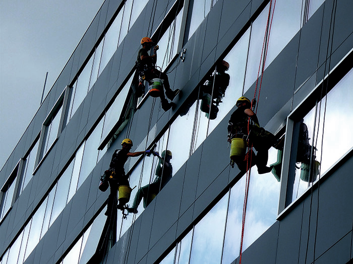 Prace wysokościowe, usługi wysokościowe - Kraków, mycie elwacji, mycie okien na wysokości