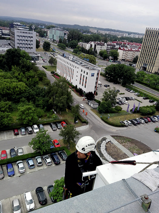 Extremal - Usługi wysokościowe, praca na wysokości, montaż banerów