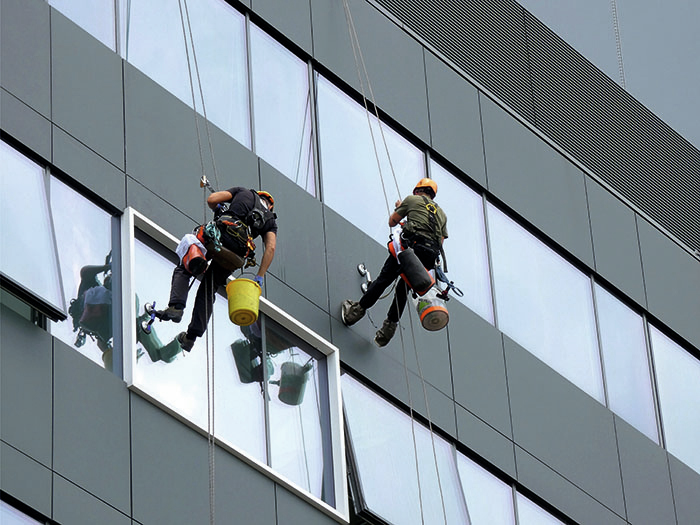 Prace wysokościowe, usługi wysokościowe - Kraków, mycie elwacji, mycie okien na wysokości